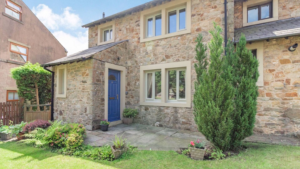 Chipping Cottage | SPRINGFIELD COTTAGE, pet friendly, with open fire in Chipping