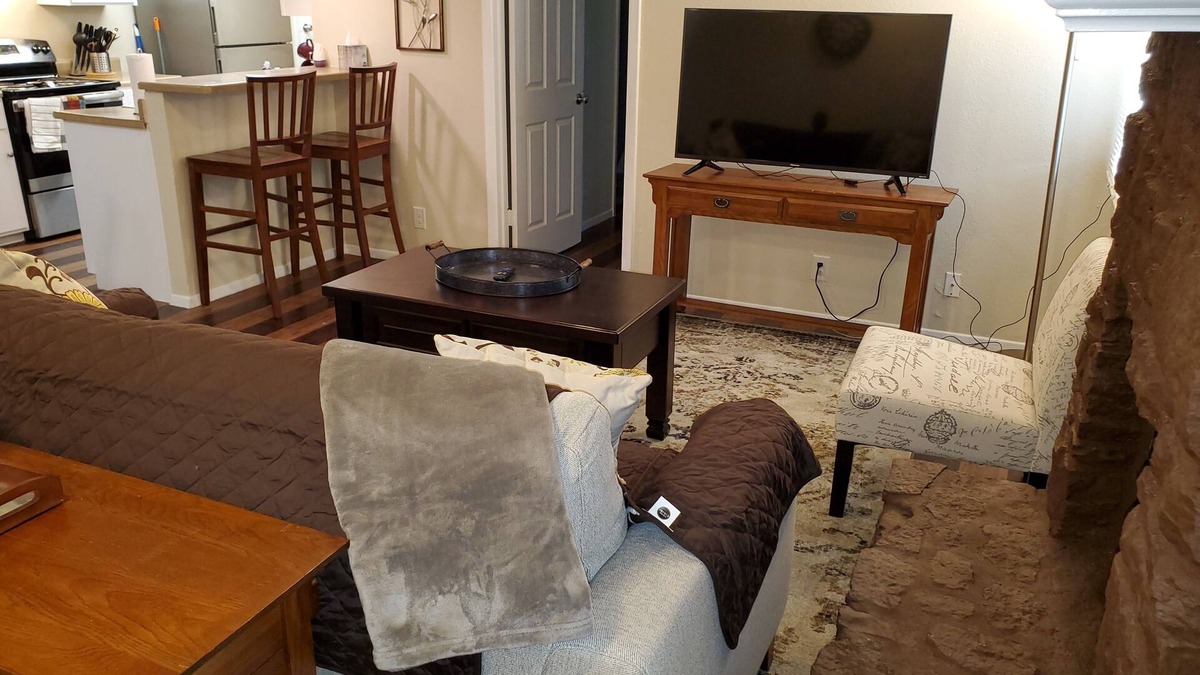Springwoods House | Springwood Home in NW Austin, 3 BR, 2 Full BA, Parking Pet Stays for Free !