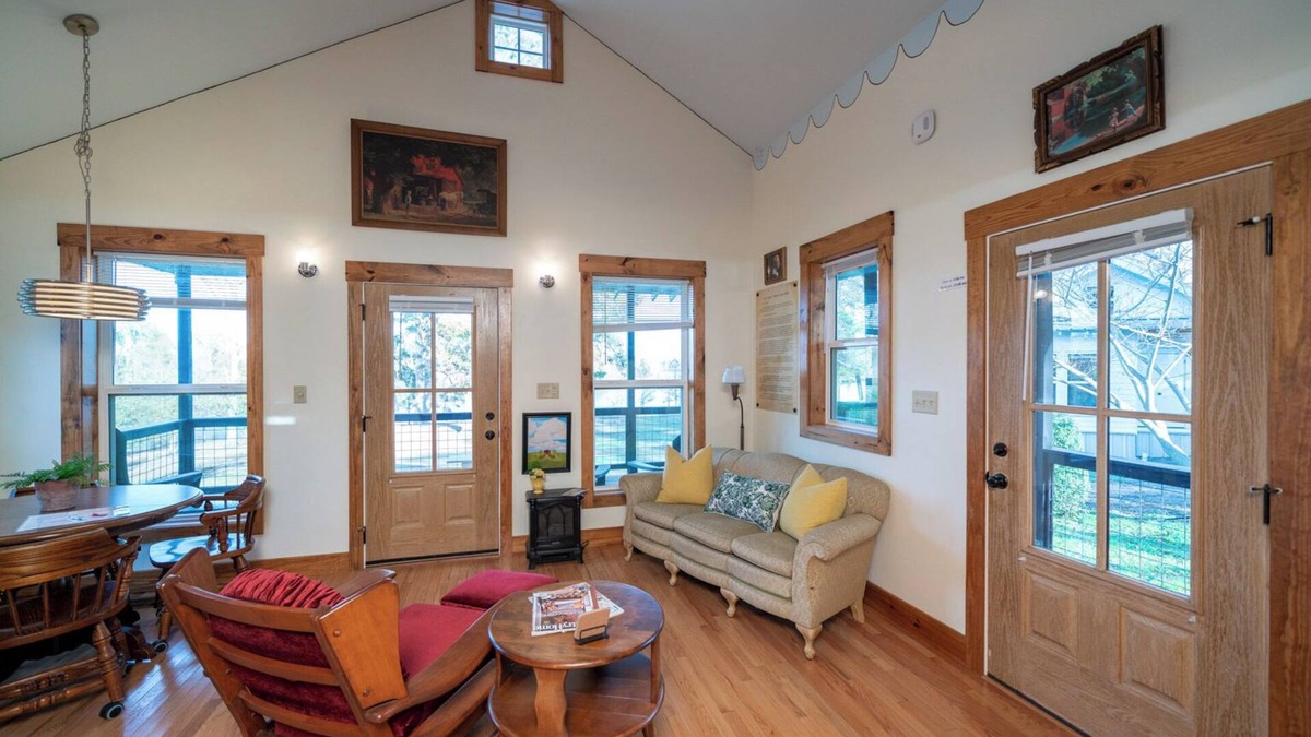 Ore City Cottage | Sproul Cottage- On Lake O' the Pines- ADA