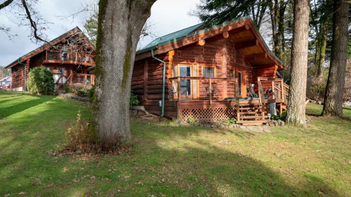 Stevenson Cabin | Spruce Cabin at Wilder and Pine Riverside Cabins