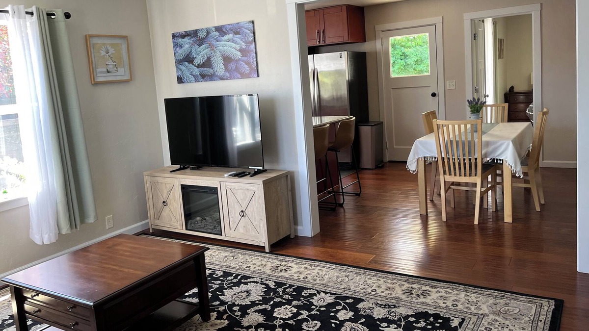 Eureka House | Spruce Cottage Bright 3 Bedroom 2 Bath near Henderson Center. Master suite.