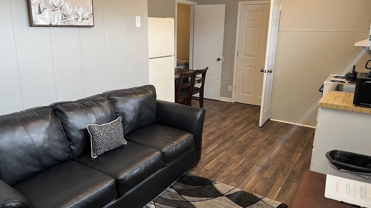 Bluewell Apartment | Spurrier Unit 10 Cozy 1 Bedroom 1 Bath Pets Welcome