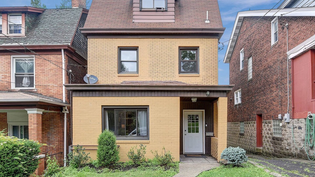 Squirrel Hill South House | Sq. Hill -Frick Park - Parking - King Bed ~ Kid Friendly- Office Area