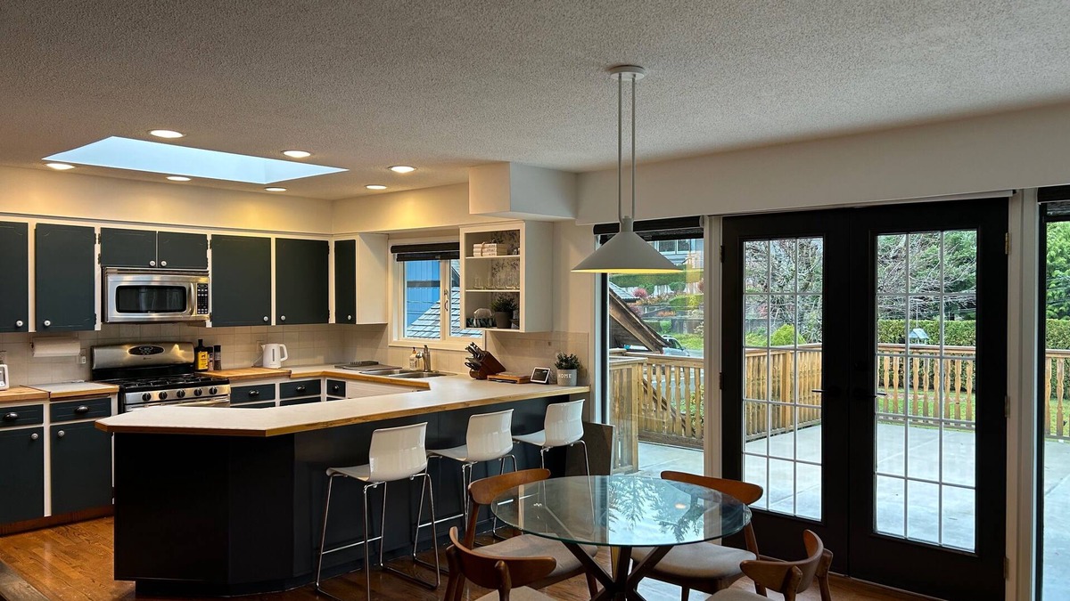 Garibaldi Highlands House | Squamish retreat! 45 min drive to Whistler. Sleeps 8. Walk to Shops & Dining.