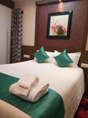 Adyar Apartment | Square Suite