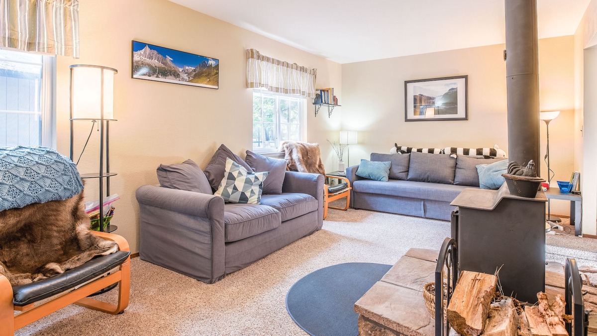 Arnold Cabin | Squirrel Away-Pet Friendly, A/C & Lake Access!