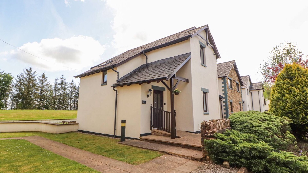 Penrith Cottage | SQUIRREL COTTAGE, family friendly, with pool in Penruddock