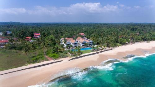 Thalaramba Villa | Sri Sharavi Beach Villas & Spa - with 43 metre saltwater infinity pool