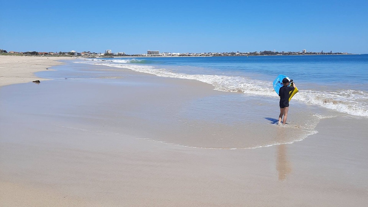 Silver Sands House | SS Beach House for Families in a Quiet Street