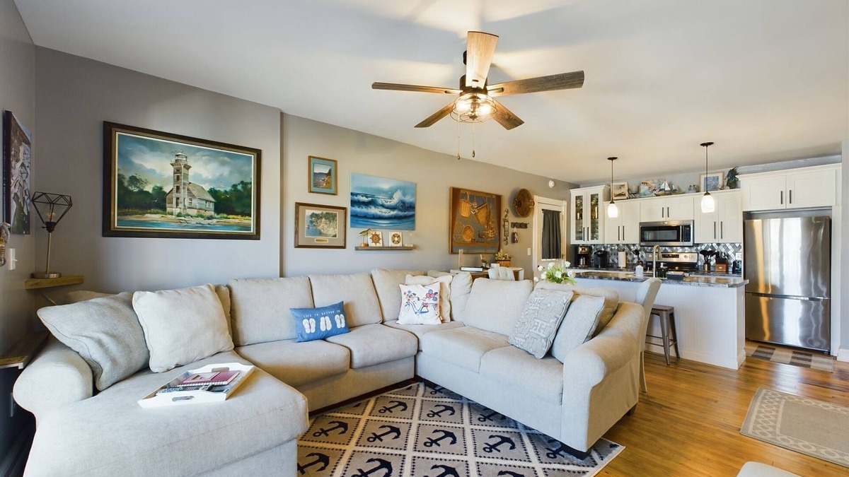 Munising Apartment | SSVR4-Downtown Munising Apartment, 2 blocks from Lake Superior