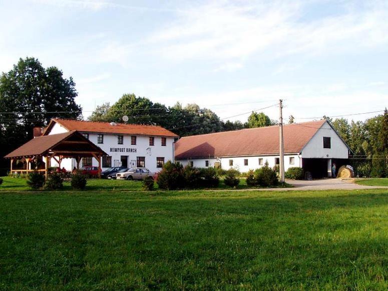 Dolni Domaslavice House | Stáj Newport