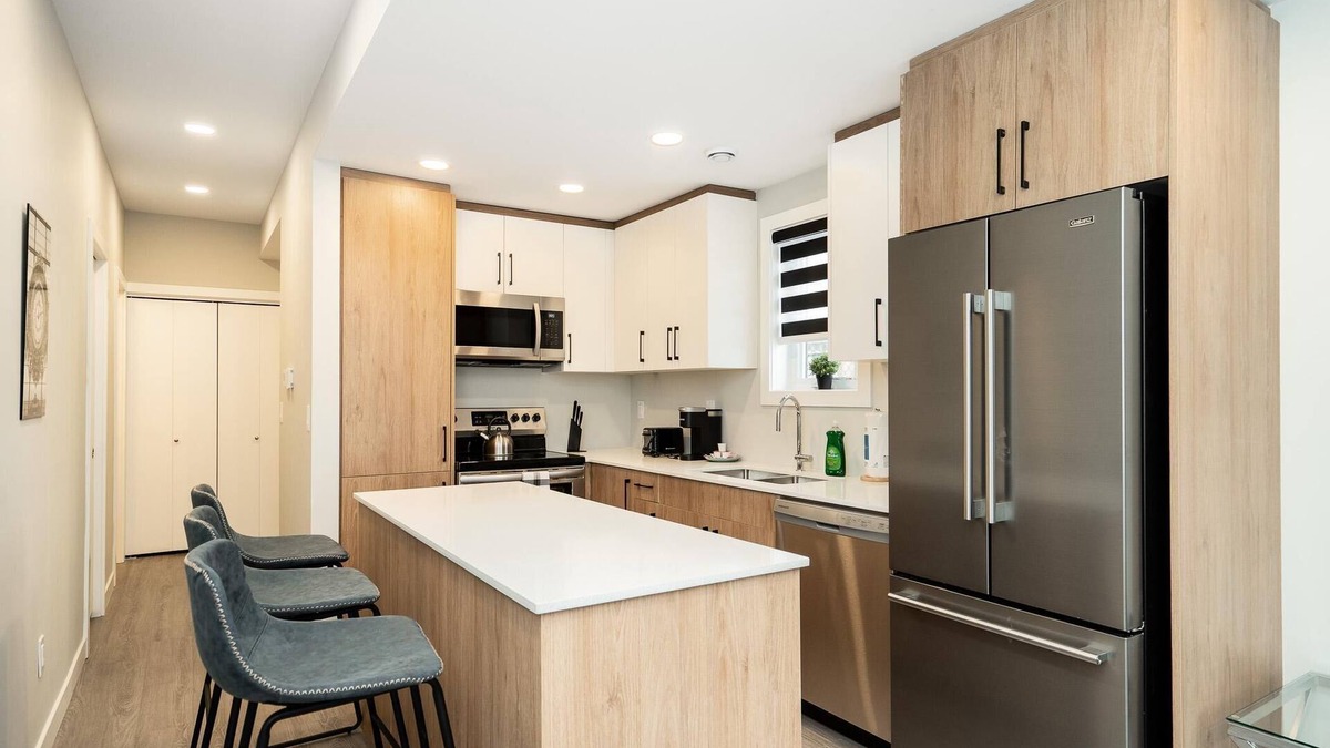 Winnipeg House | St. Boniface+Delightful 2 Bdr + Fast Wifi(2-372)