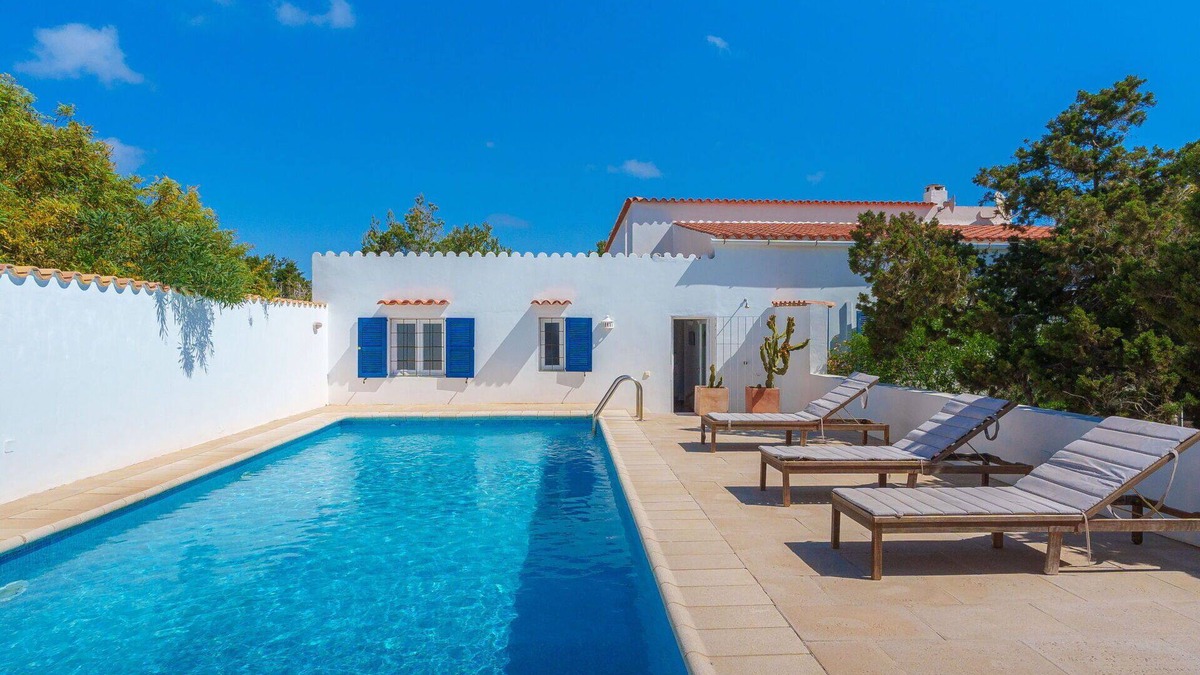 Formentera Villa | Stunning private villa for 10 people with WIFI, private pool, A/C, TV and patio