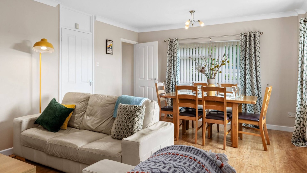 Wiseman's Bridge Apartment | St Helens Apartment 1 - Short Walk to Beach