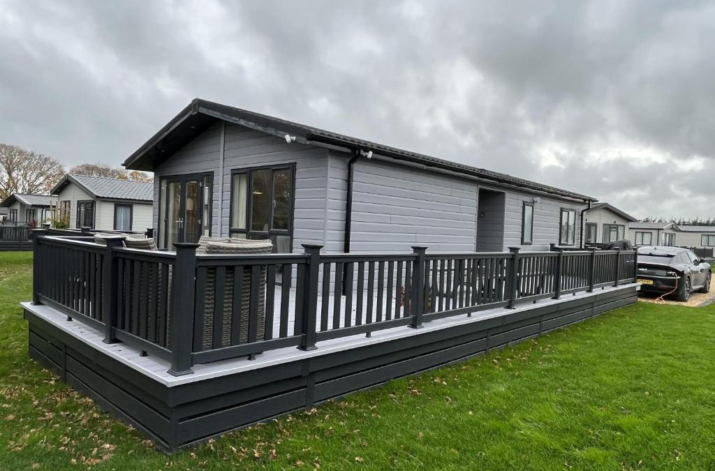 Ryde House | St Helens - Lodge - sleeps 4 - Pets Allowed - Pool