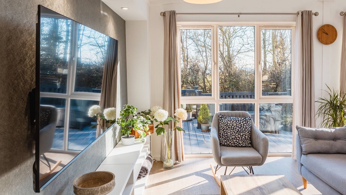 Ryde Cabin | St Helens - Lodge - sleeps 4 - Pets Allowed - Pool
