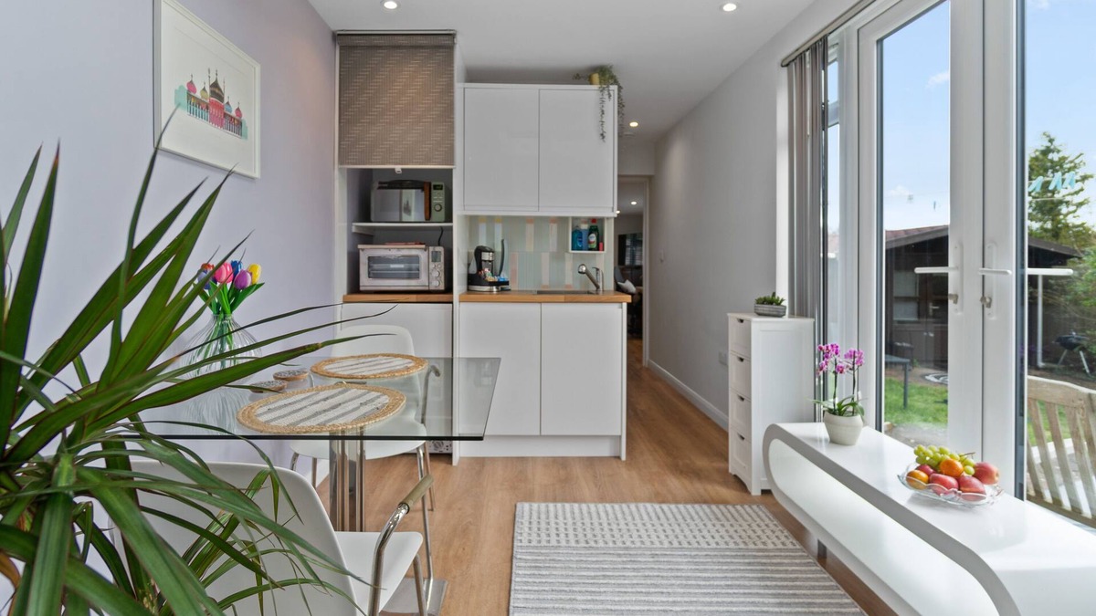 Hove Cottage | St Helens Studio - Free Parking By My Getaways