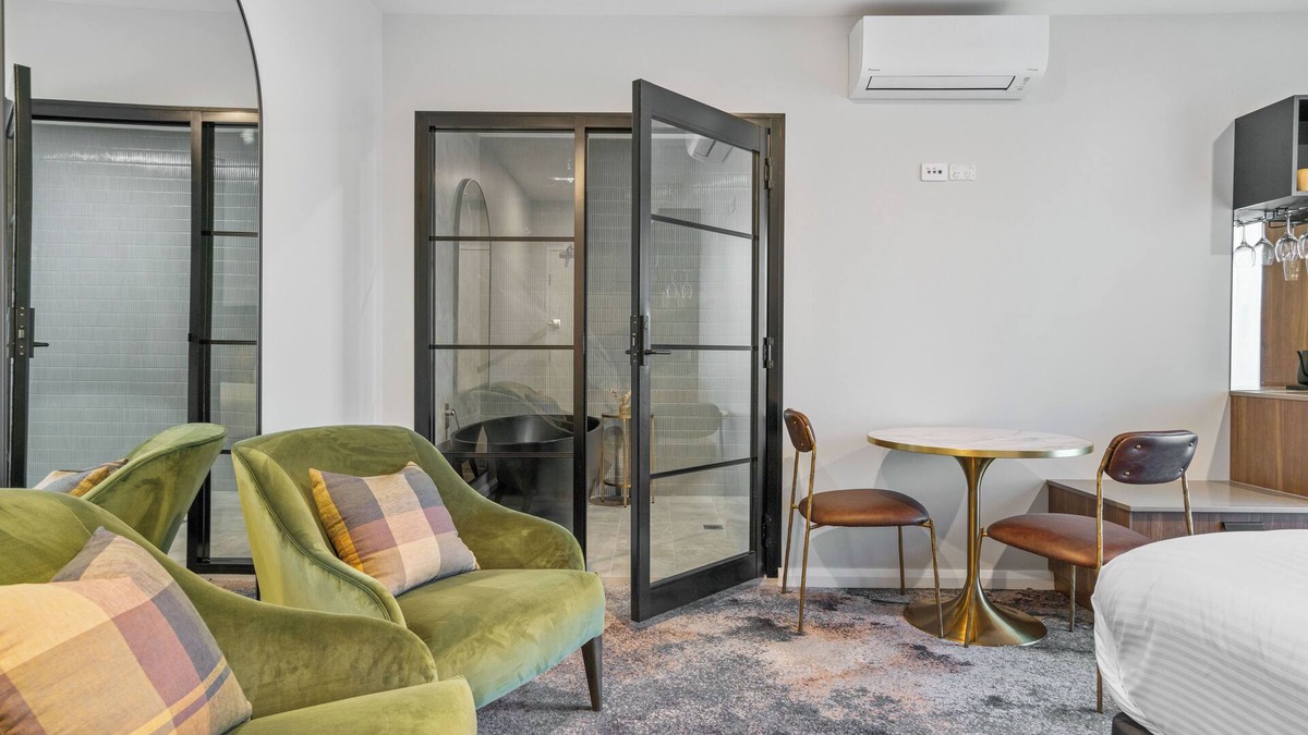 Wagga Wagga Hotel | St Hugh Hotel Wagga Wagga
