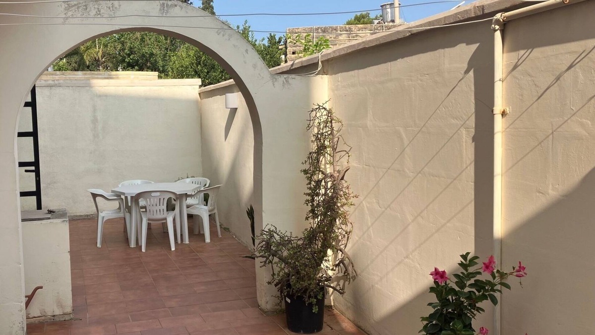 Tal-Ghoqod Apartment | St. Julians apartment with yards in a very quiet area, near amenities and beach