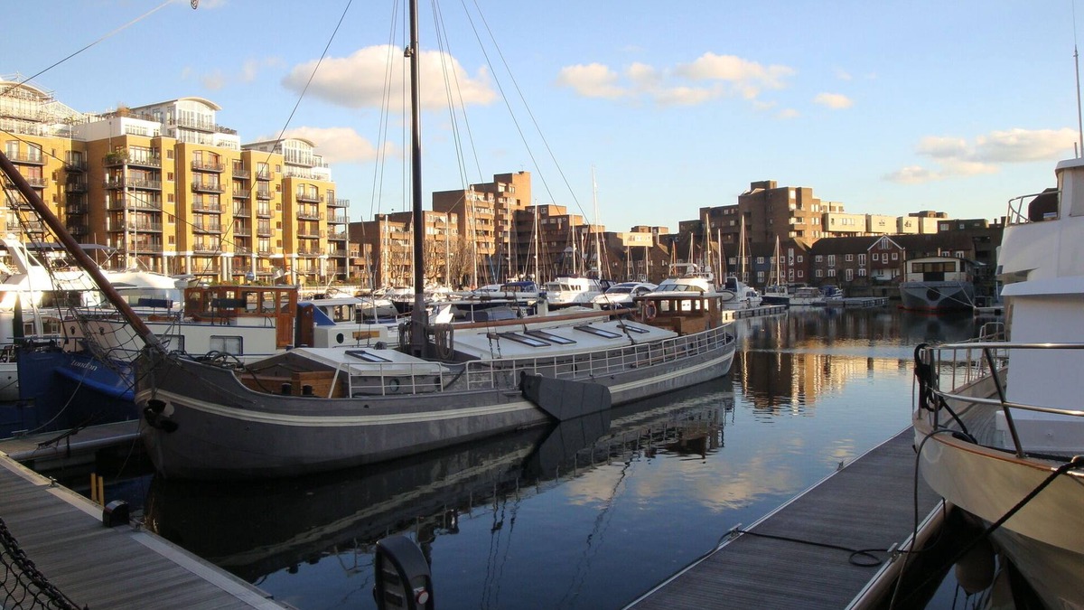 Tower Hill Apartment | St Katharine Dock | By Tower Bridge | Dock View