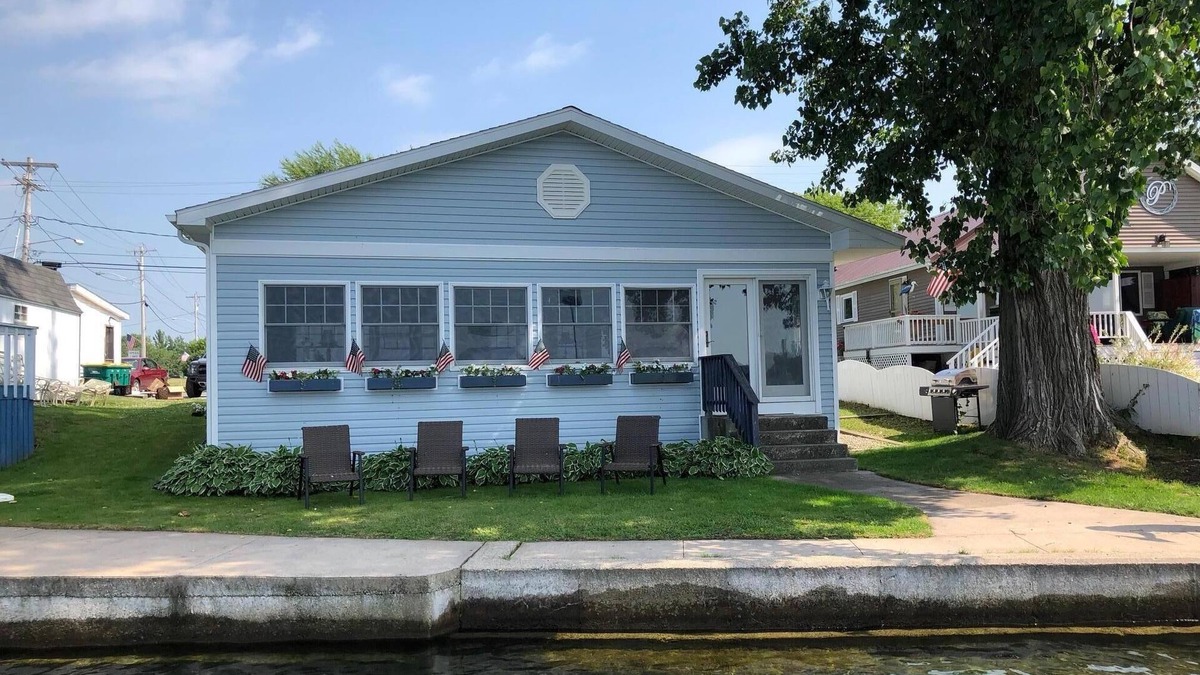 Fishers Landing Cottage | St. Lawrence Riverfront Cottage with Private Dock