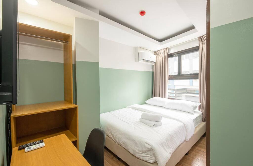 Downtown Apartment | St. Marvin Studio Makati M402