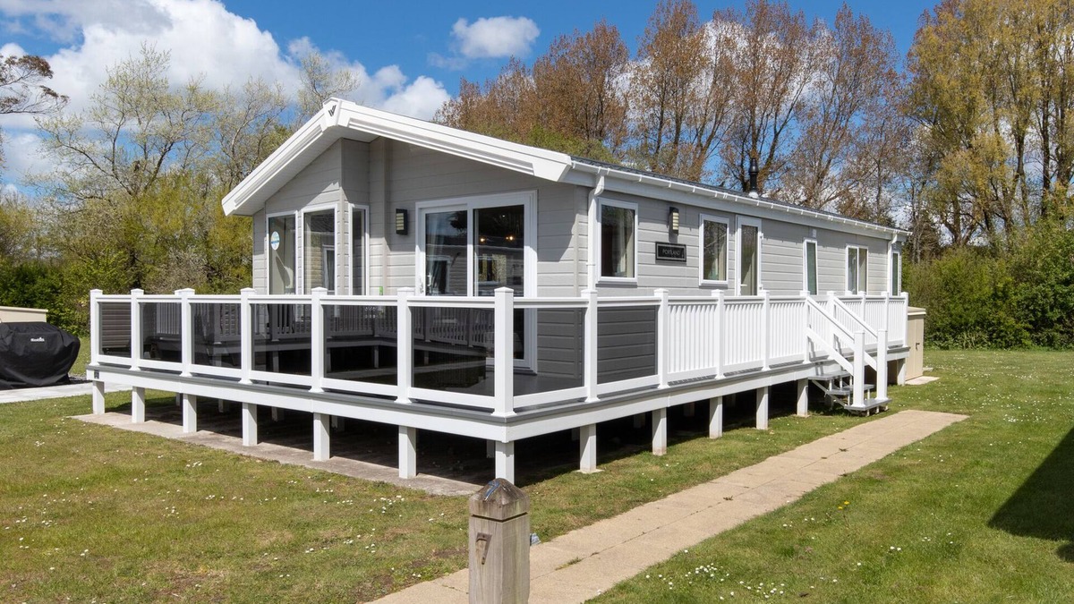 Penally Ski Chalet | St Mary's View - Luxury Lodge, Close to Beach