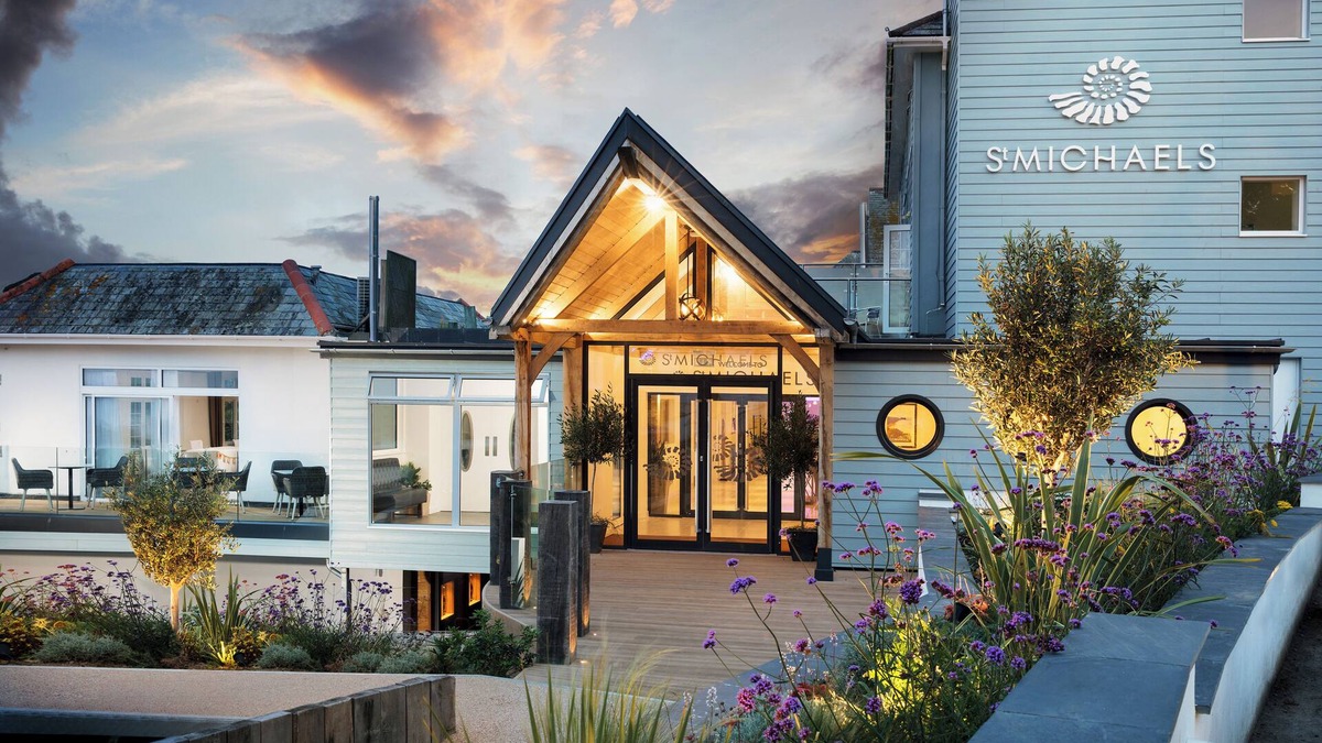 Maenporth Hotel | St Michael's Resort