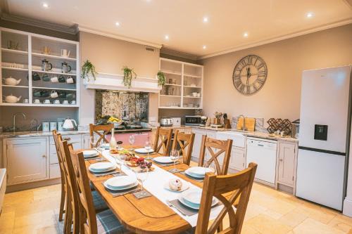 Gloucester House | St Michaels Town House - Elegant and Large Holiday Home in the Heart of Gloucester