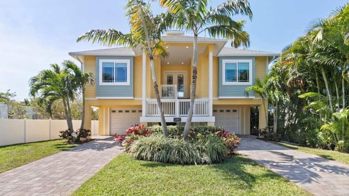 Belle Vista House | St. Pete Beach Executive Waterfront Retreat