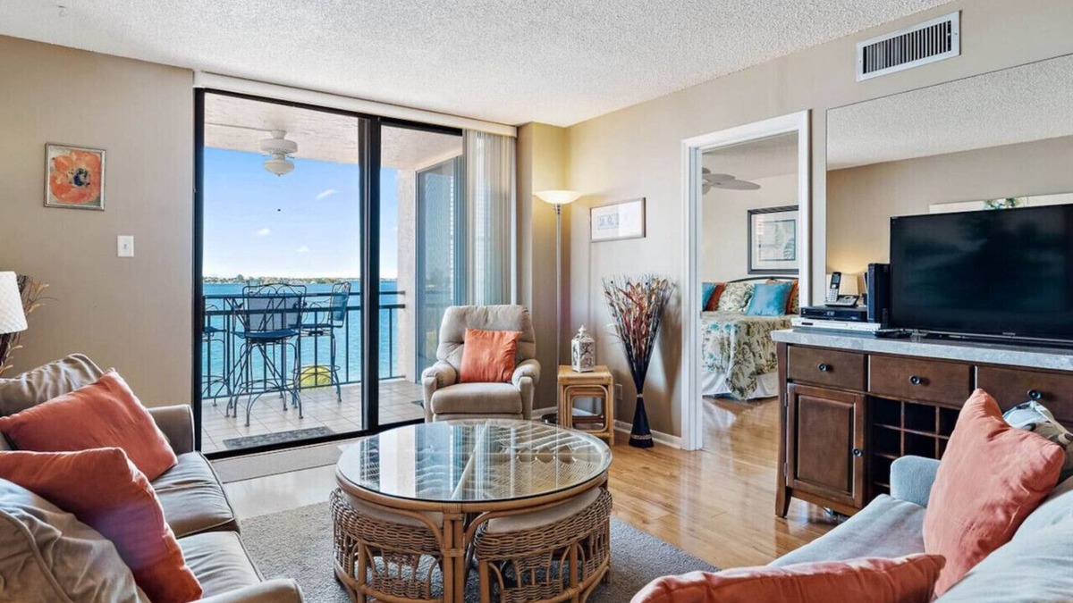 Casa del Mar Condo | St Pete Isla Casa B-507 1/1-1/2 Bath Beautiful!