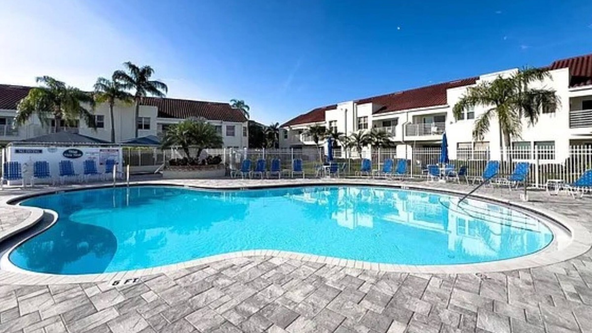 Isla del Sol Condo | St Pete's Premium Resort - Newly Renovated - Pool & Hot Tub - 7 Day Rental