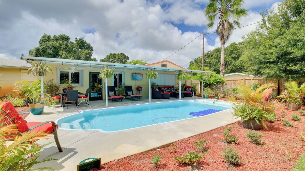 Disston Heights House | St. Petersburg Home w/Tropical Yard & Pool!