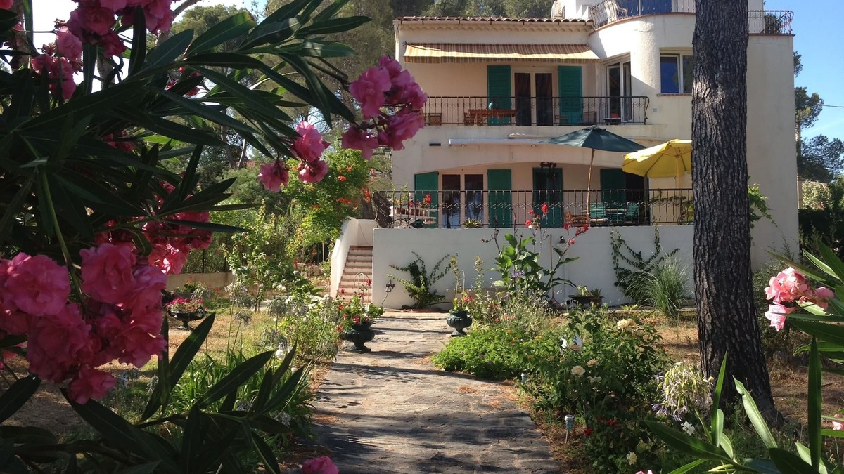 Saint-Raphael Villa | St RAPHAEL Furnished STUDIO 4 * - 5mn walk from the beach - superb sea view