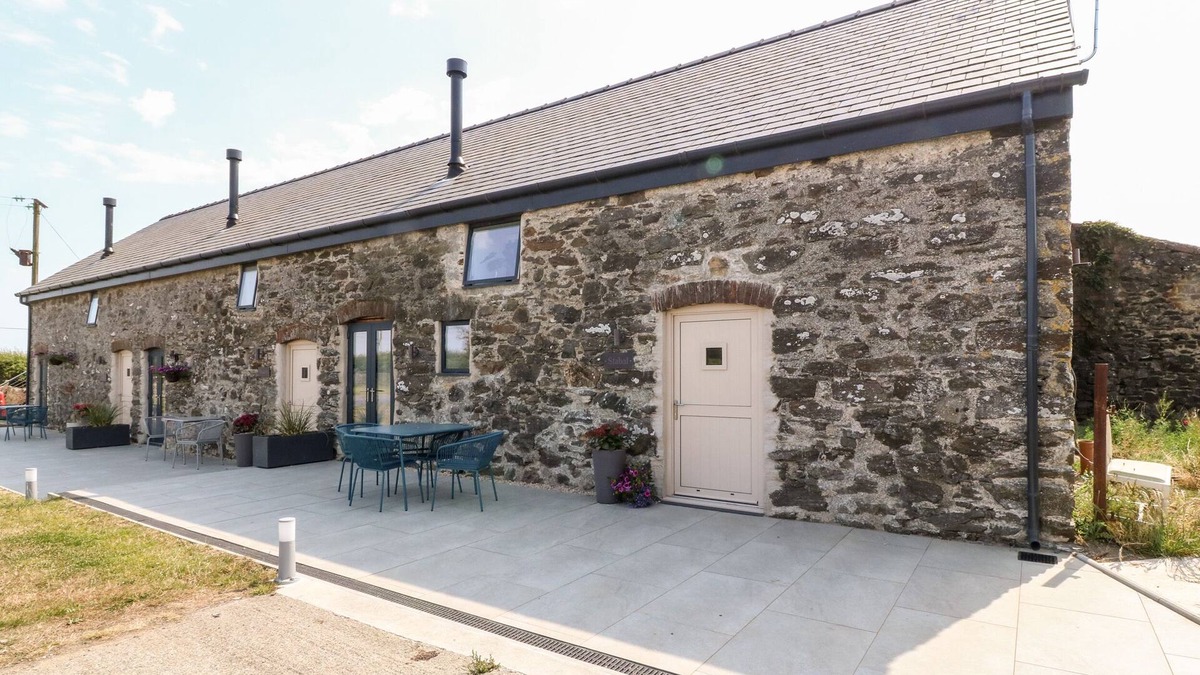 Ty Croes Cottage | STABAL, pet friendly, character holiday cottage in Rhosneigr