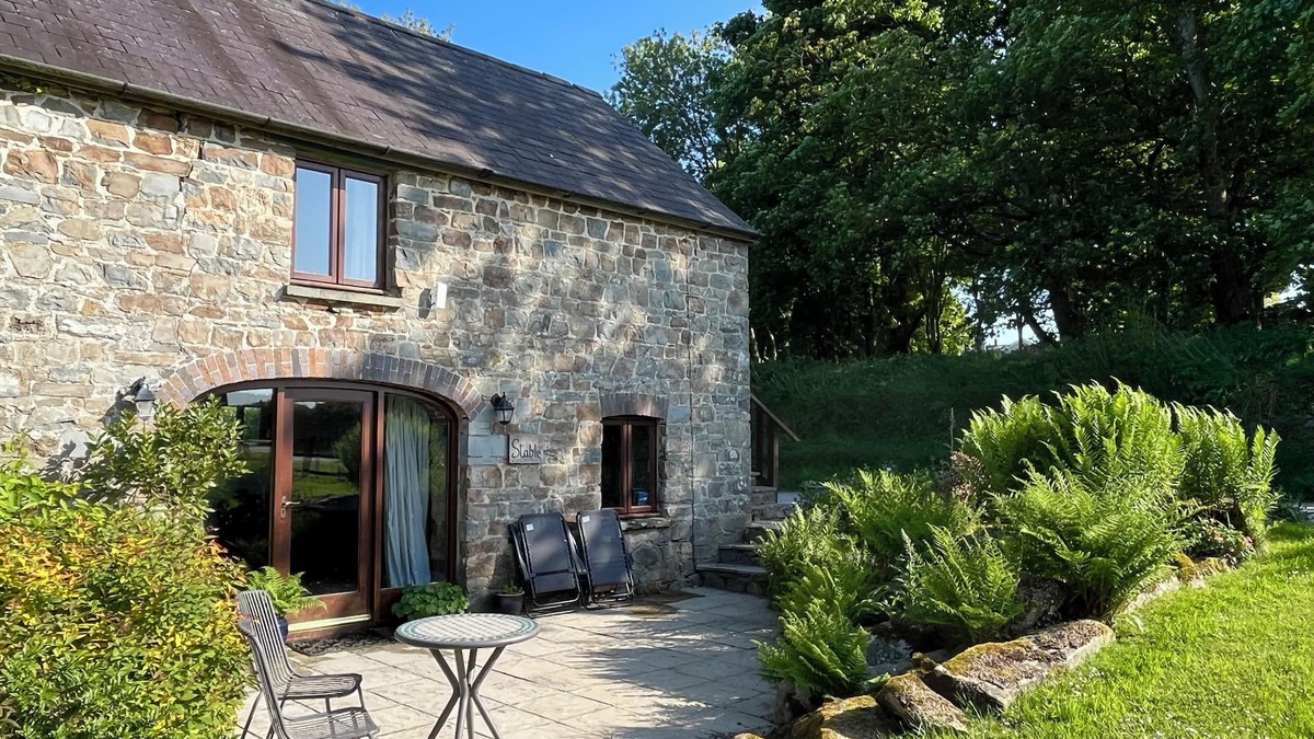 Cardigan Cottage | STABLE COTTAGE, pet friendly in Newport, Pembrokeshire