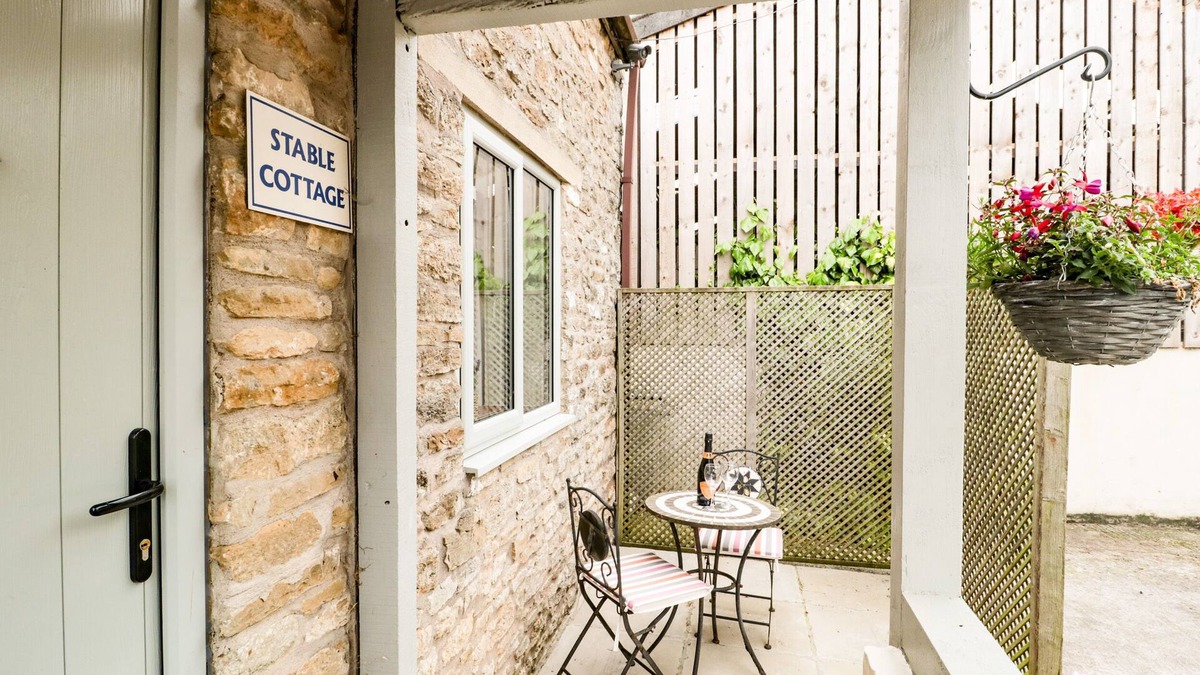 Frome Cottage | STABLE COTTAGE, RODE FARM, romantic, with open fire in Rode