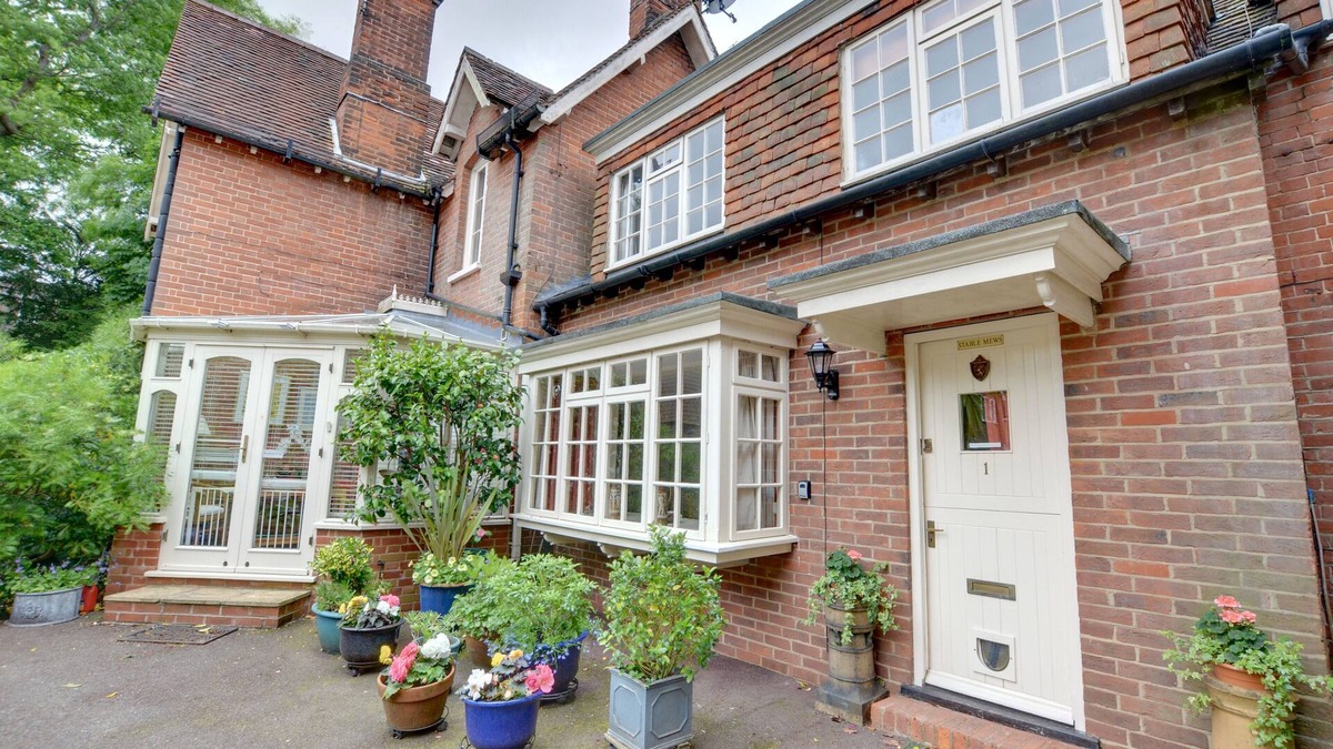 Royal Tunbridge Wells House | Stable Mews Cottage - Two Bedroom House, Sleeps 4