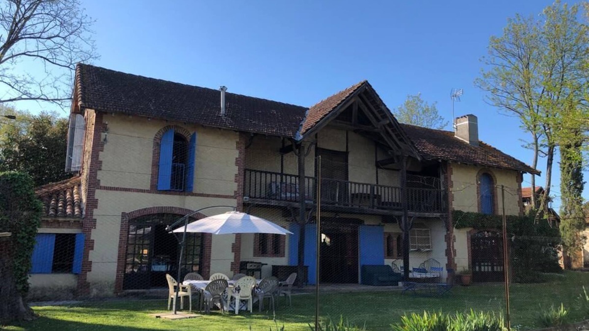 Hagetmau House | stable of swimming pool and tennis available