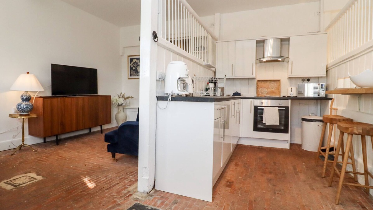 Blandford Saint Mary Cottage | STABLE, pet friendly, character holiday cottage in Blandford Forum