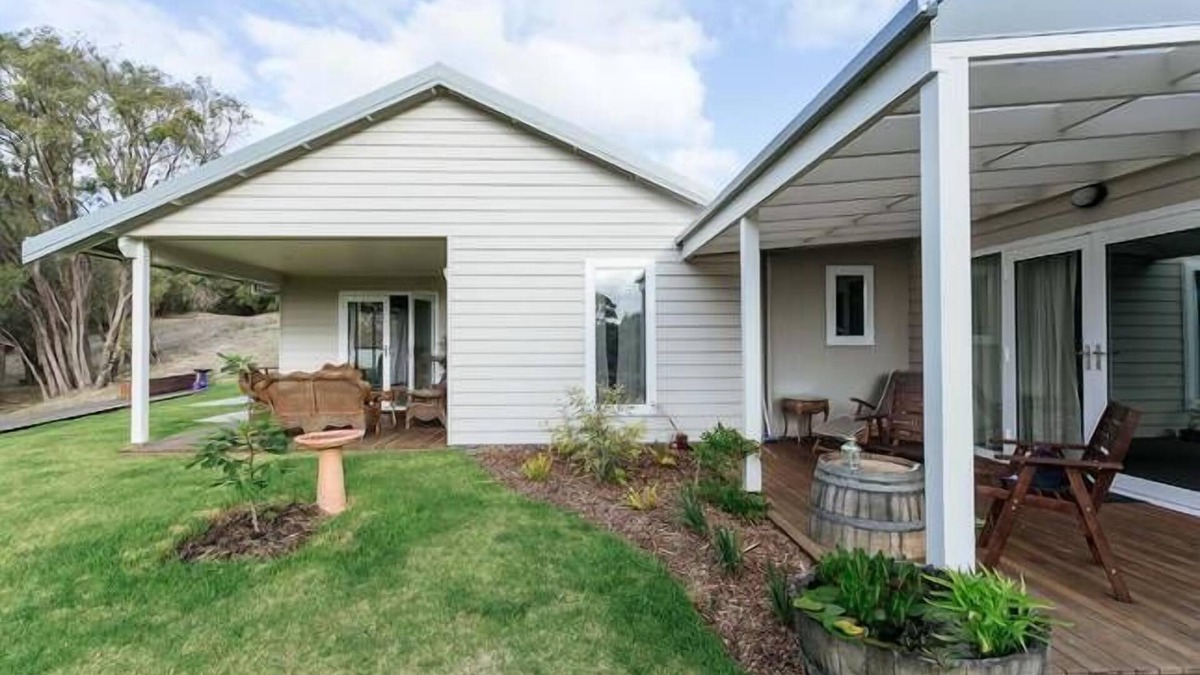 Robinson House | Stablebase - contemporary country accommodation