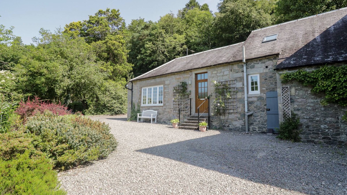 Langholm Cottage | STABLES COTTAGE, family friendly, with open fire in Langholm