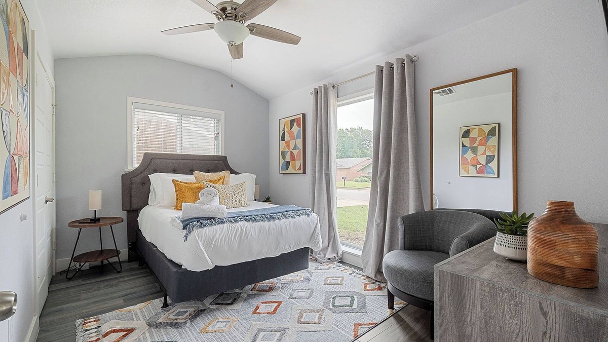 Central Arlington House | Stadium Stay - Billiards, Putt putt, Games, & More