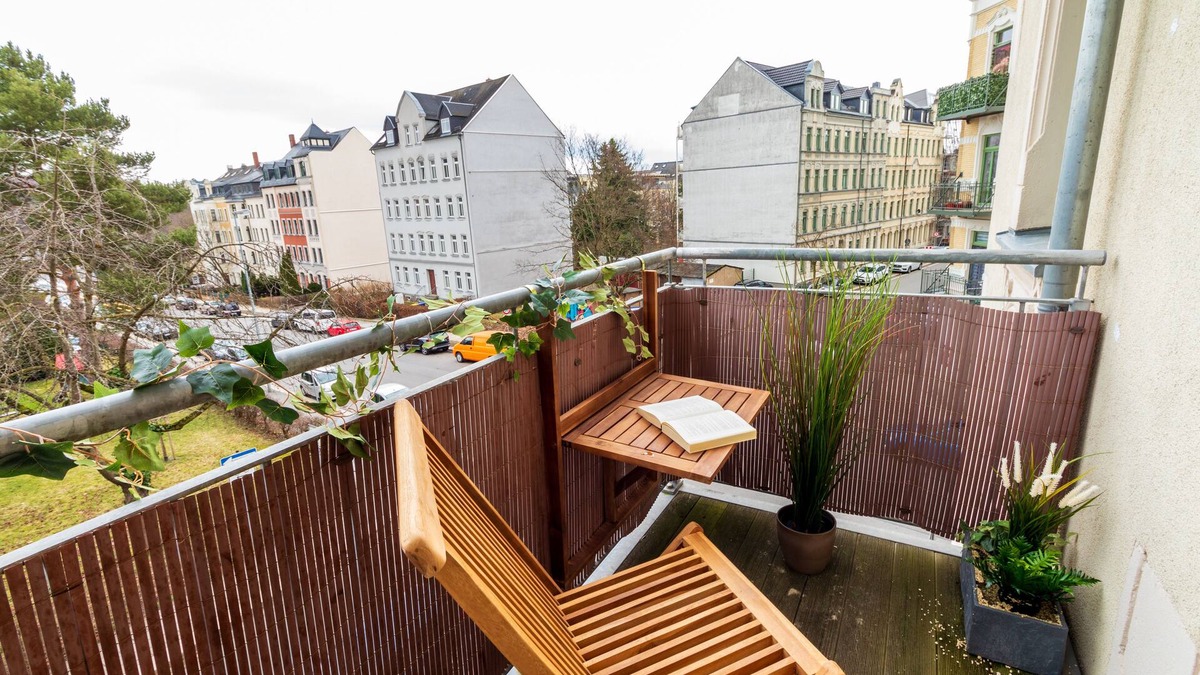 Schloßchemnitz Apartment | Stadtnatur Apartment Direkt am Küchwald mit Balkon und Arbeitsplatz!