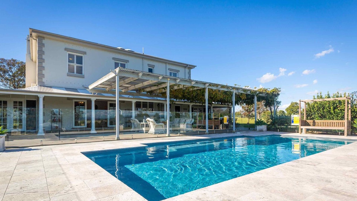 Lovedale House | Staghorn Manor - a charming Lovedale escape