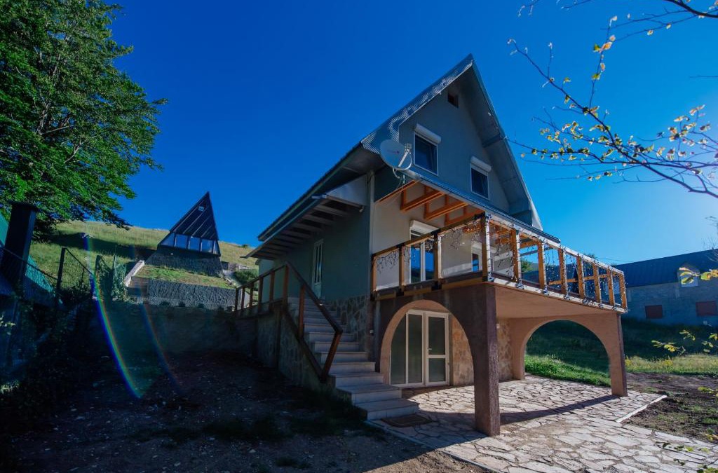 Niksic Municipality Ski Chalet | Stairway - Vučje