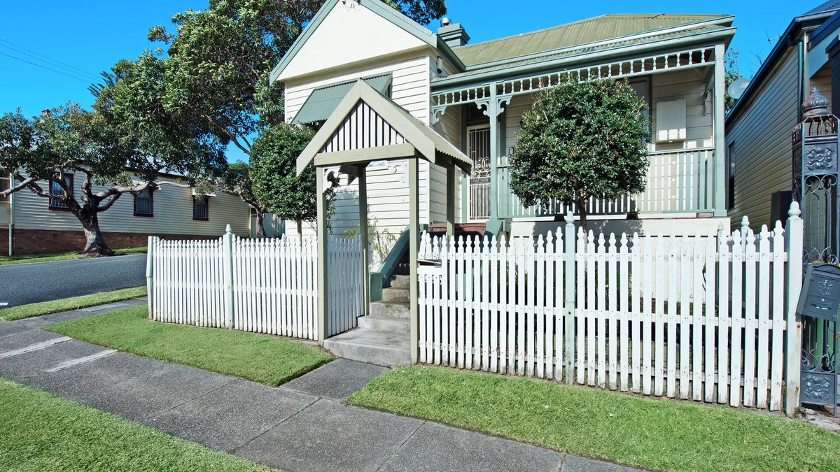 Hamilton House | Stallard Cottage - Lovely Family/Group Accom