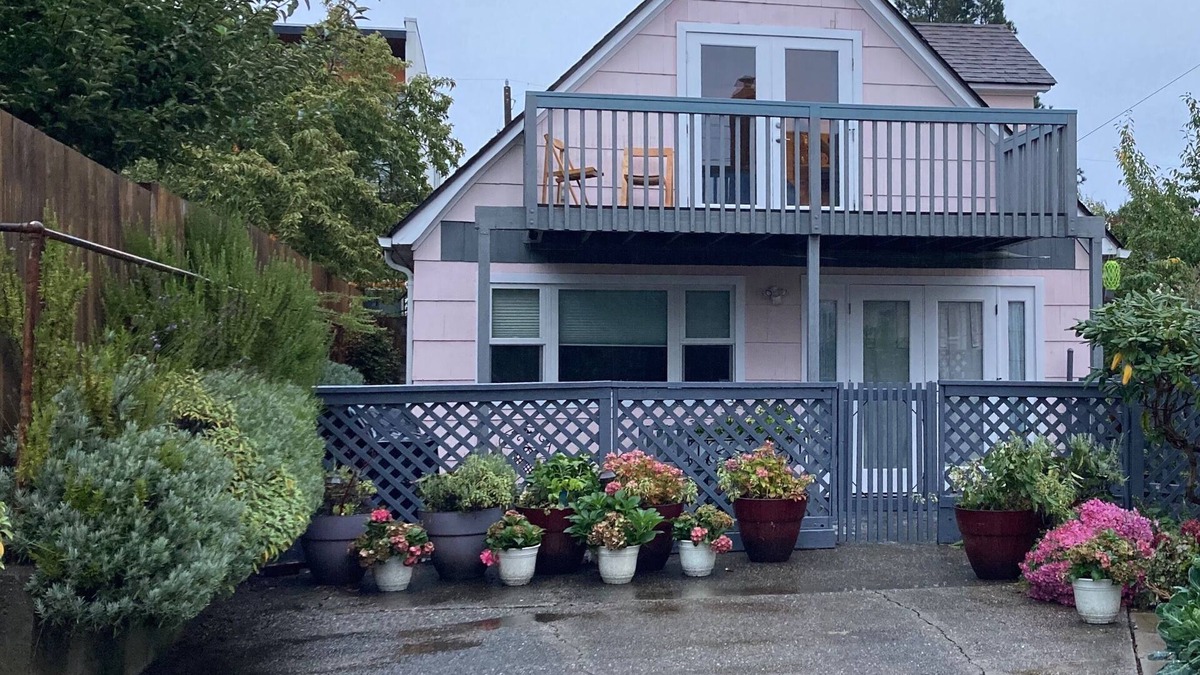 Ballard Cottage | Stand Alone Cozy Carriage House in a quiet Ballard Neighborhood many amenities