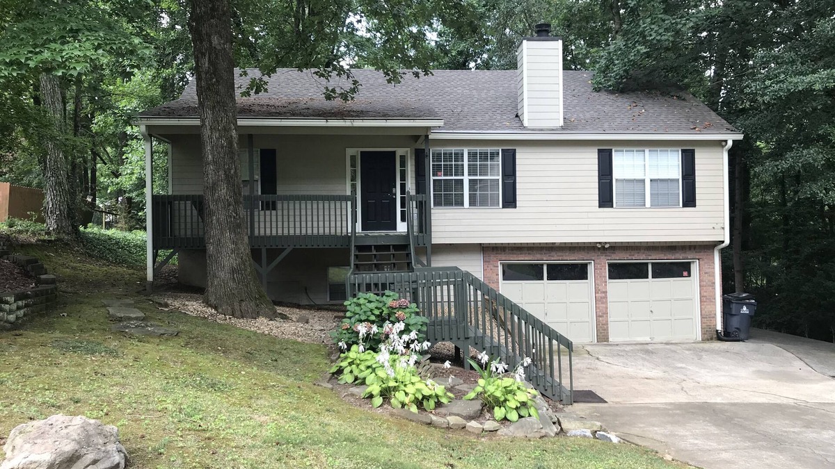 Acworth House | Stand alone home 6 miles to LakePoint Sports complex and 2 miles to Lake Acworth