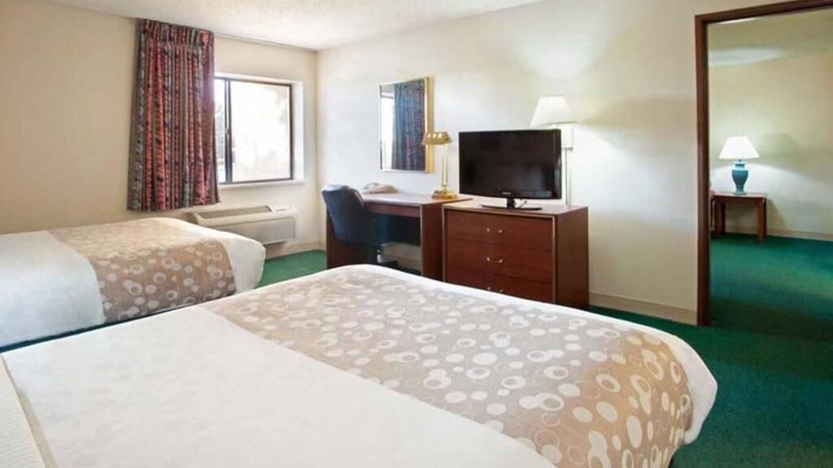 Indianapolis House | Standard 2 Queen Bed Non-Smoking